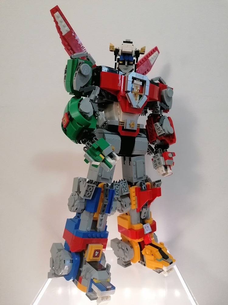 Modellino robot Voltron LEGO, 40 cm di altezza